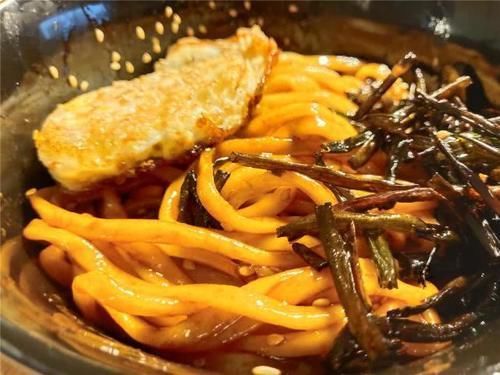 料汁|葱油拌面原来这么简单,这么做口感筋道一点也不坨,一周也吃不够