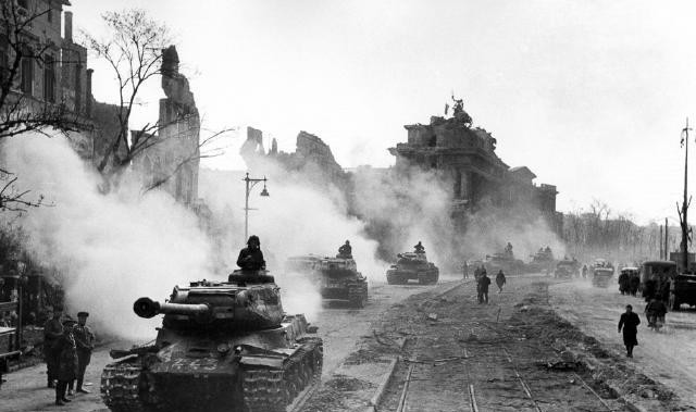 大元帅|攻克柏林的背后：盟国角逐，苏联抢先，苏军三大元帅争夺荣誉之战