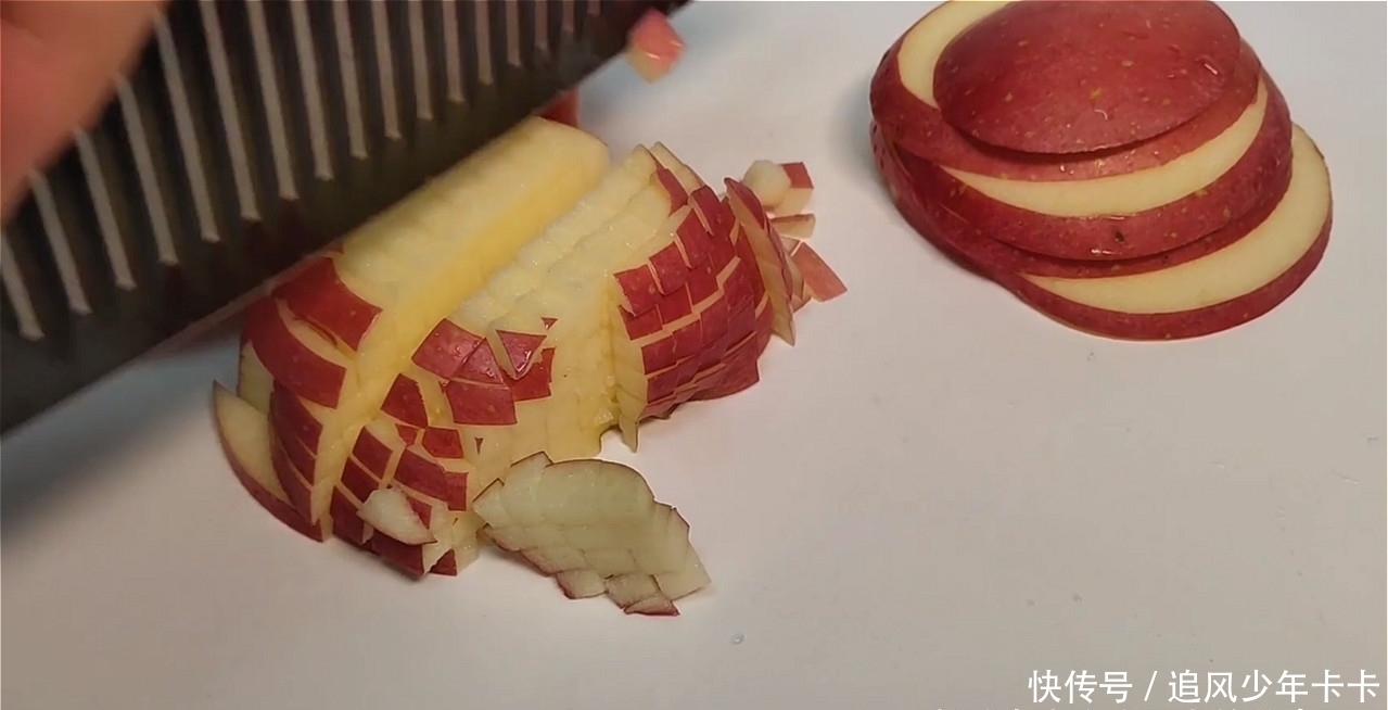 孩子|天冷了,苹果不要直接吃,加两个鸡蛋,香甜松软,出锅孩子抢着吃
