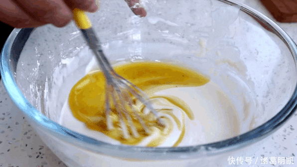 广式|广式甜点“芒果糯米糍”,比雪媚娘制作简单,奶香浓郁,软糯拉丝