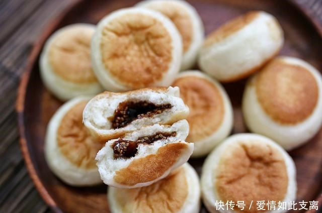美味|面粉别再做包子了,试试这款小吃吧,咬一口,瞬间爆浆,美味极了