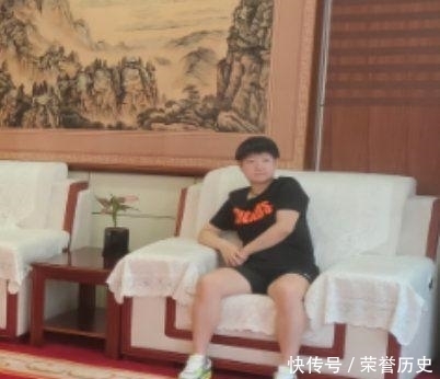 刘诗雯|孙颖莎久等了!刘诗雯对决伊藤美诚恐难上演,拜见领导现大佬坐姿