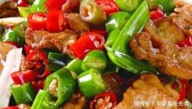 维生素A|出锅色泽漂亮超有食欲，鲜辣干香，汤汁下饭，爷俩吃的那叫一个香