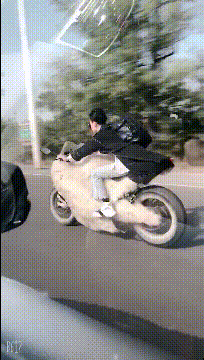 生意|搞笑GIF:这是卖烧饼的?挺形象,生意怎么样!