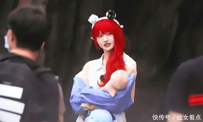  浮夸|郑爽新造型太浮夸，尬到眼睛都疼，她还能撑起《花千骨》吗？