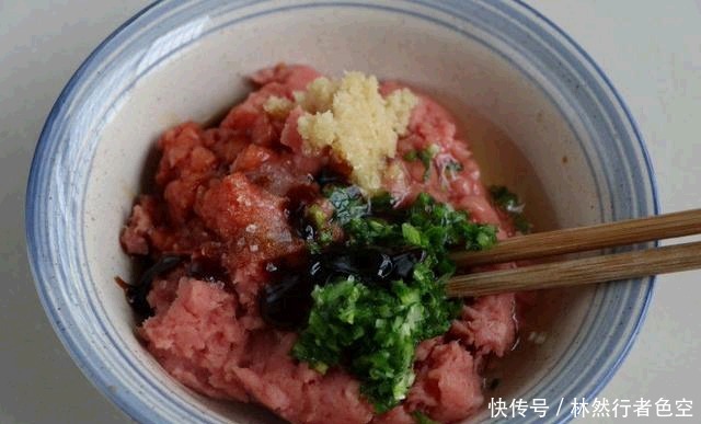 秘诀|肉馅馄饨又干又柴?教你一个鲜美的秘诀,调馅把握2点