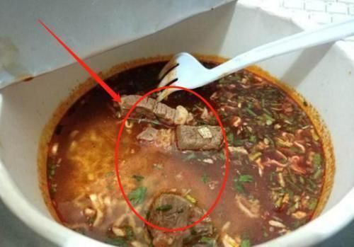 小七|去泰国吃桶“牛肉泡面”,8元一桶,以为被坑,开盖后这是泡面