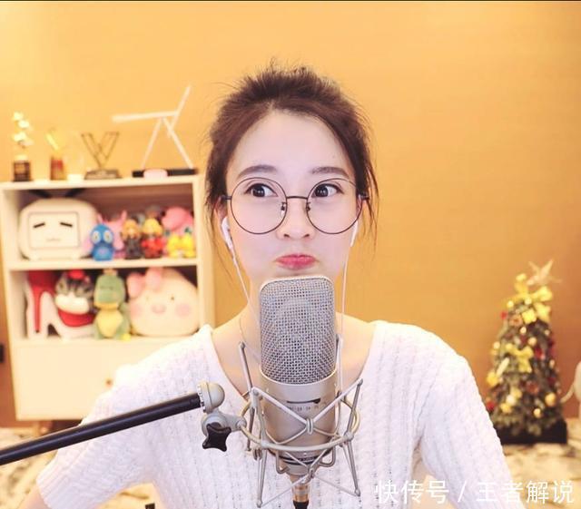 冯提莫|东方风云榜冯提莫获奖,也算是对她自己的肯定,歌手这条路很正确