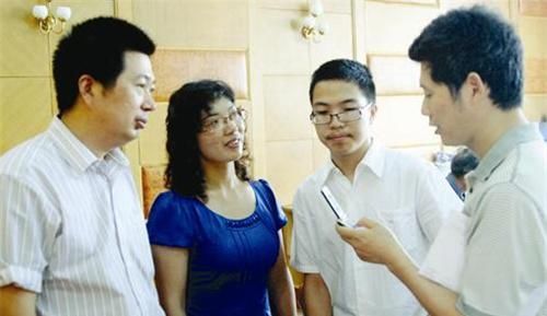  注释|他高考作文满分，有30个字阅卷老师看不懂，写了2000字注释才明白