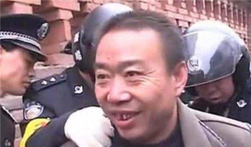 小孩|山西特大杀人案:煤老板一夜之间枪杀14人,10岁小孩也不放过