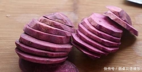 好吃|面粉特别的创意做法,加2个紫薯,比包子馒头都好吃,酥得直掉渣