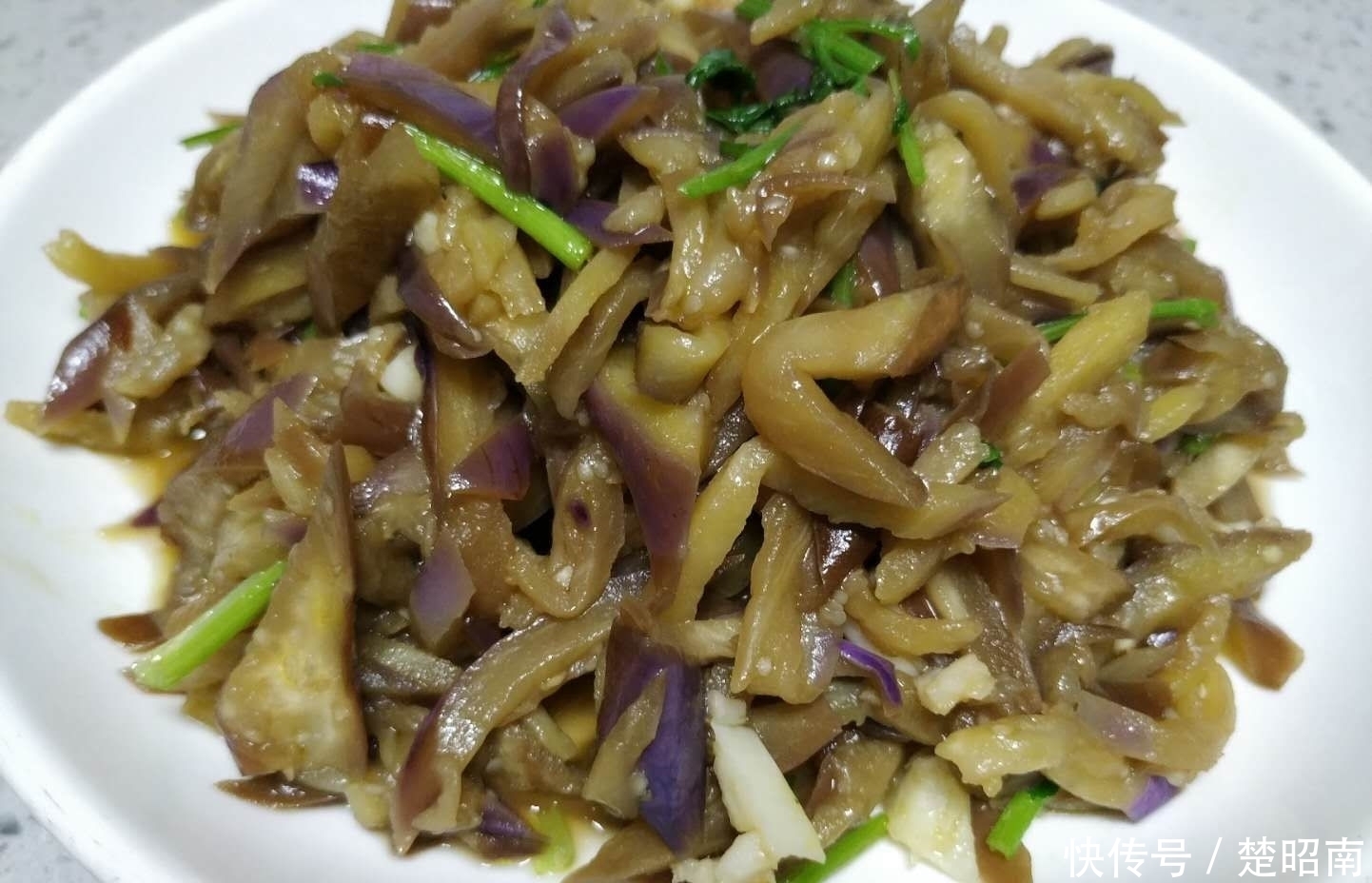 清清爽爽|跟炒蔬菜一样炒出来的茄子,真的是一点都不油腻,清清爽爽,好吃