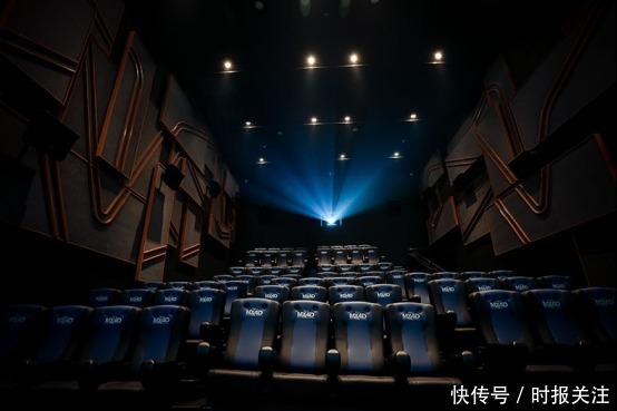 家长|“熊孩子”又坑父母!观影踢坏银幕或赔上万,父母:我哭了!