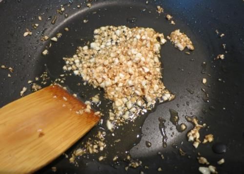  下饭|夏天，这菜我家一周做一次，10分钟做好，美味又营养，还很下饭