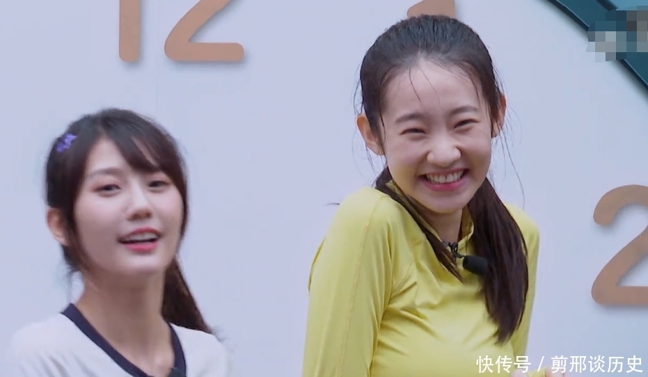 姜贞羽|《创造营》肢体柔韧比拼,以为张艺凡很厉害,姜贞羽敖心仪更惊艳