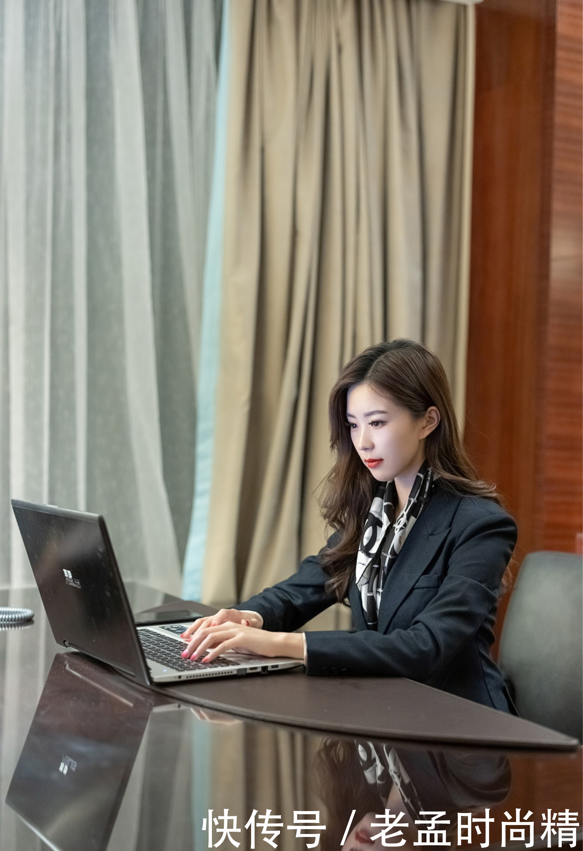 顾名思义|职业装,顾名思义就是在工作时穿着搭配的衣服