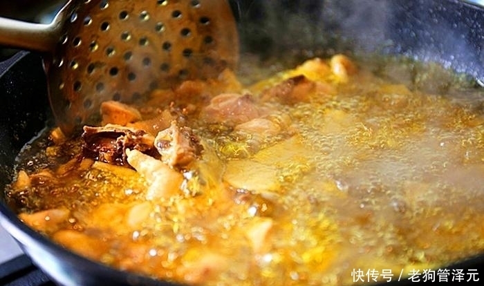 记住|大厨教你做辣子鸡,记住这2招,鸡肉外酥里嫩,香辣入味超好吃