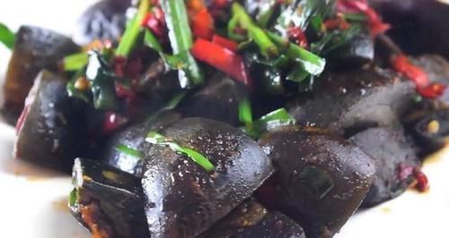  适量的食用|活了30年，才知道皮蛋居然可以这么做，不凉拌生吃，上桌就抢光