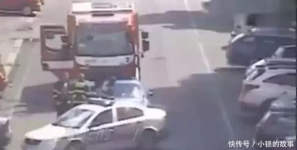 让行|土豪开保时捷故意拦住消防车不让走 消防员: 那你就别想走了