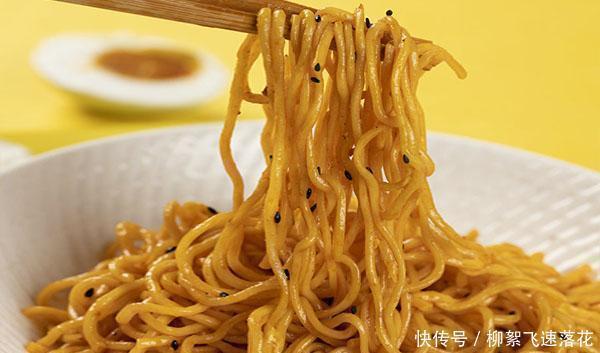 拌面|康师傅又放“大招”,这3种新口味征服吃货,让统一措手不及!