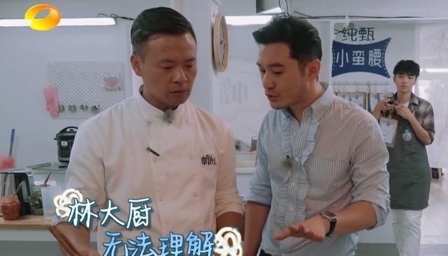  低头|《中餐厅》后遗症？黄晓明做客蘑菇屋，全程低头洗碗像服务员！