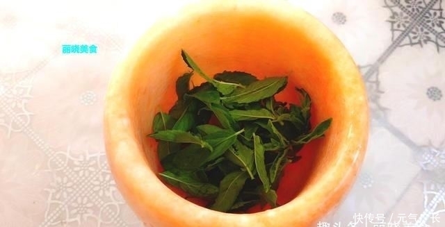 做法|莴笋最简单好吃的做法,不用炒不水煮,清脆又爽口,全家人的最爱