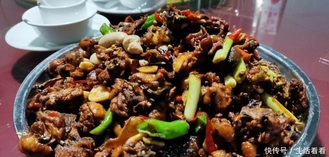  堂弟|堂弟18岁生日，二叔在临沂特色农家乐点一桌菜，两大家人吃嗨了