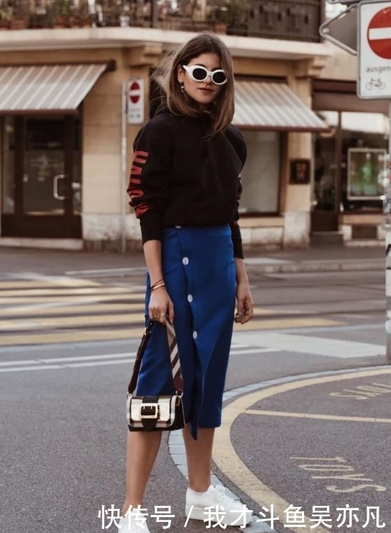 卫衣|卫衣+半裙=早秋最火混搭套路,时髦炸了