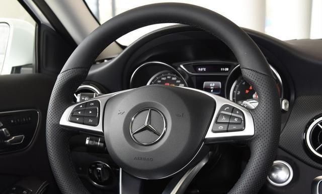  深得人心|新款奔驰GLA为什么可以深得人心它的高颜值吗看了就明白了