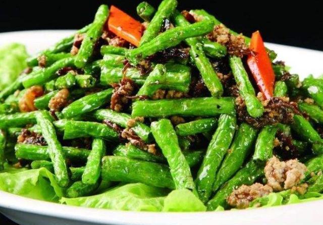 不熟|为什么你炒的豆角不入味?关键是少了这一步,难怪炒不熟还不入味