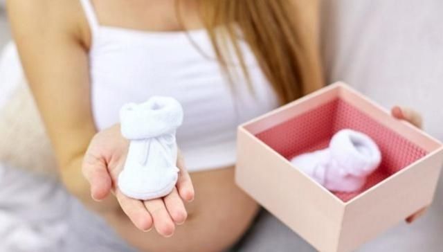 母亲|公交车上，孕妇要求小孩让座，旁边妈妈的做法，让乘客拍手叫绝