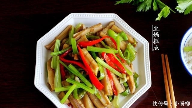 莲藕|清炒莲藕时,记得多加这2样蔬菜,爽口更下饭