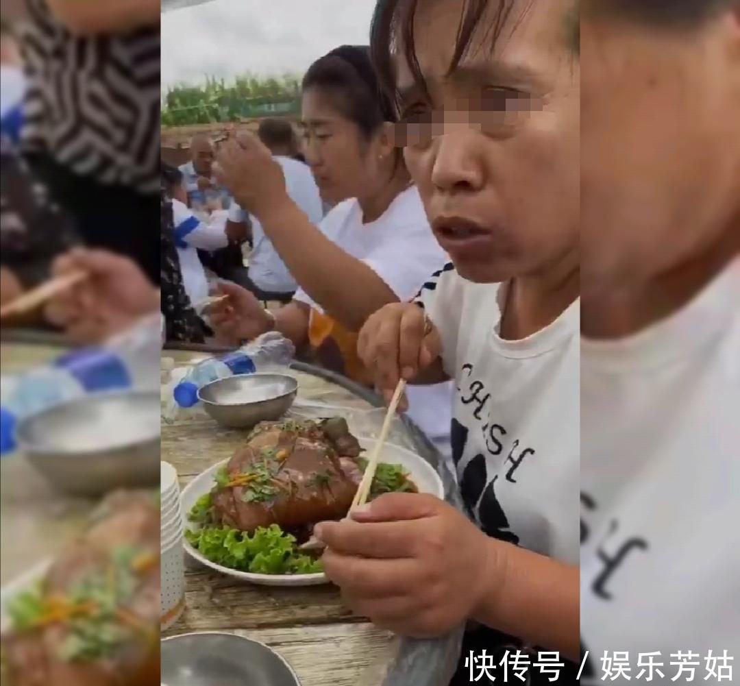 肘子|东北大妈吃酒席独占刚上桌大肘子，怒怼同桌：我花钱了，100块钱呢