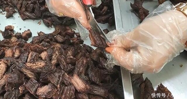 美女|美女街边卖天价小吃,138元一斤,一天只卖80斤,想吃只能预定