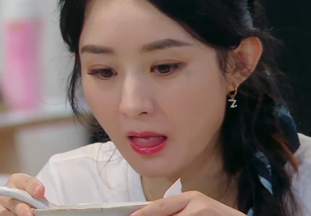 赵丽颖|赵丽颖李浩菲吃面条,看清两人的吃相,女明星和艺人差距一目了然