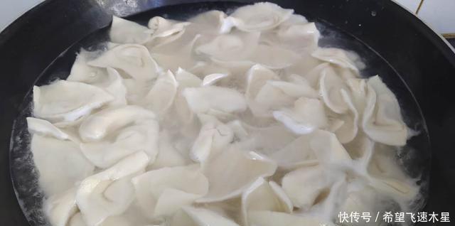 馅料|轻松4步教你饭店元宝馄饨做法,口感鲜嫩爽口,新鲜美味,不破皮