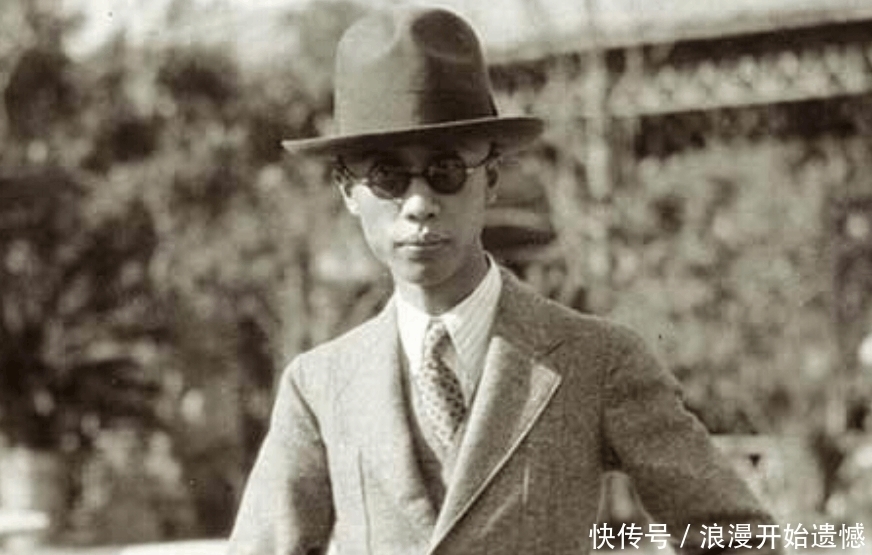 挂错|老人逛故宫说: 挂错照片了! 专家: 不懂装懂, 老人: 这是我爹