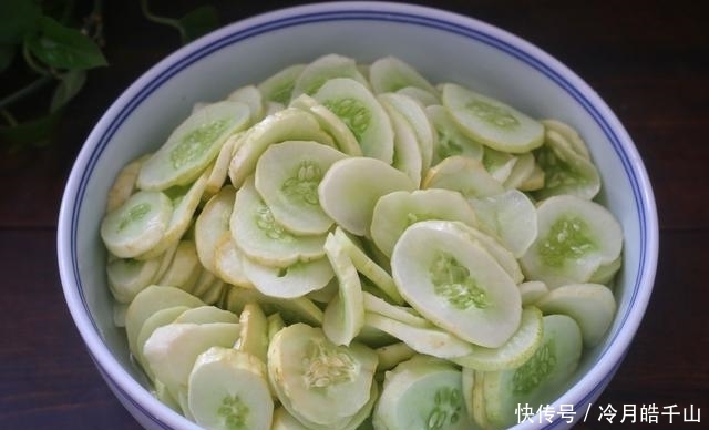 储存到冬天|夏天把黄瓜冷冻起来，留到冬天炒肉吃，特别香，我每年都做