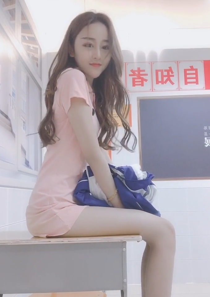 没直|你的腿是很白也没直,但请你穿好校服行吗?