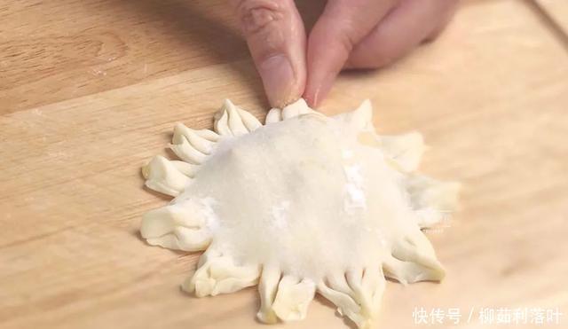 饺子皮|一个红薯,几张饺子皮,这样做香酥可口能拉丝,孩子超爱吃!