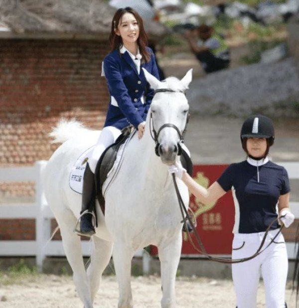  baby|《跑男》最让观众不满的,不是瞎带节奏的baby,而是全程划水的她