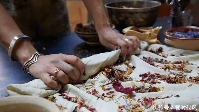 鲜花|球鞋当花瓶,鲜花填充羽绒服?时尚界的环保也太香了