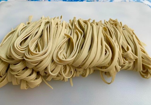 豆皮|凉拌豆皮怎么做好吃？教你农家开胃下饭吃法，端上桌能多喝两杯酒