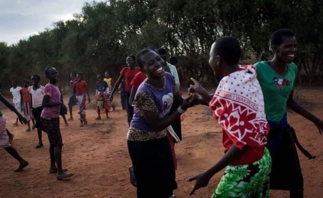 残忍|非洲陋习,新娘嫁给丈夫之前,必须接受如此残忍待遇表忠心