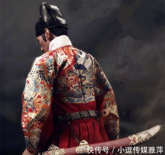 乾清门侍卫|康熙不让韦小宝继续当太监,封他为御前侍卫副总管,这官有多大?