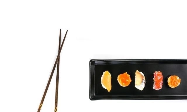  寿司|美食俱乐部：学学草莓焦糖布丁和彩色寿司怎么做吧