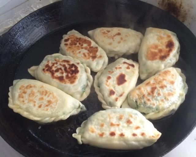 好吃|韭菜盒子,最好不要直接开始包,试着这样做,盒子外焦里嫩更好吃