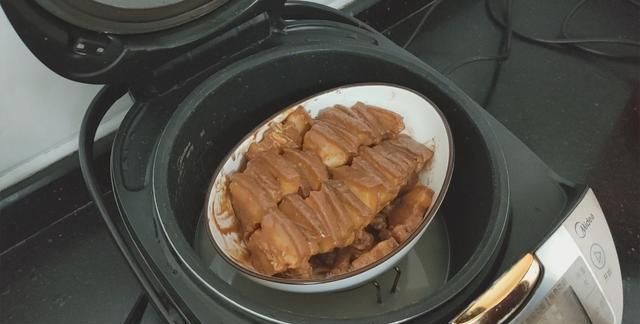 搅拌均匀|天凉了,教你一盘咸香好吃的懒人菜,饭菜一锅熟,营养下饭又省时