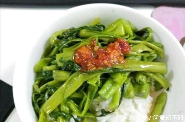 过瘾|炒空心菜时,提前做这一步,炒出来的空心菜碧绿脆口,比吃肉过瘾