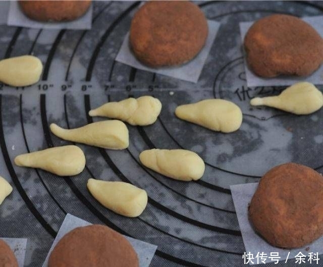 面团|玉米汁蘑菇面包，逼真，甜软上瘾